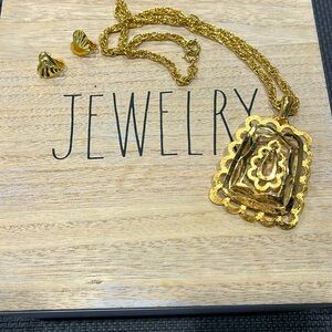 Trifari necklace pendant medalion earrings heart ❤️ vintage gold tone stamped